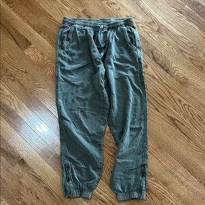 Aerie Women’s Olive Green Joggers